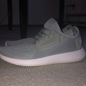 Gently used puma men’s running sneaker size 8